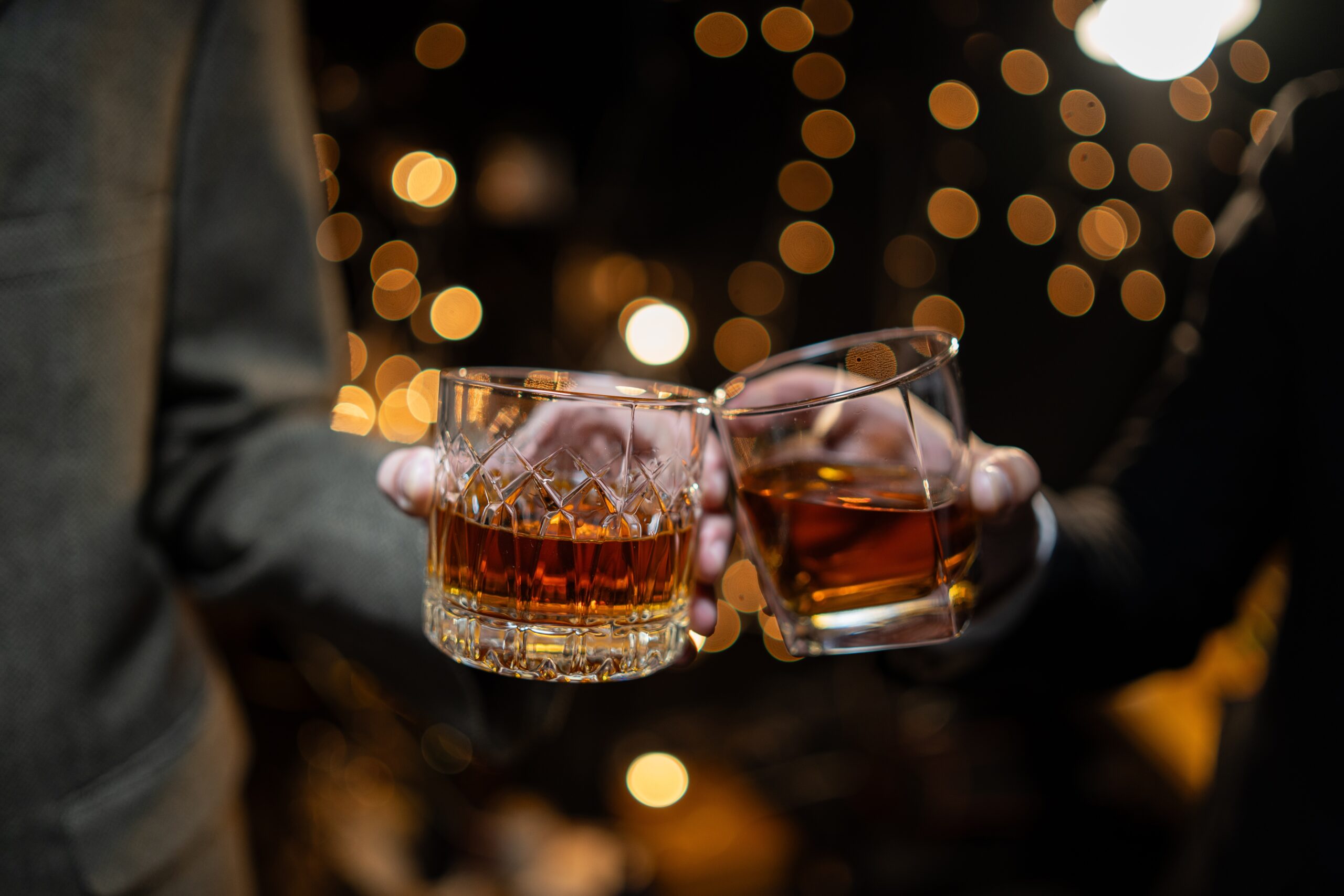 Celebrate,Whiskey,On,A,Friendly,Party,In,Restaurant cheers